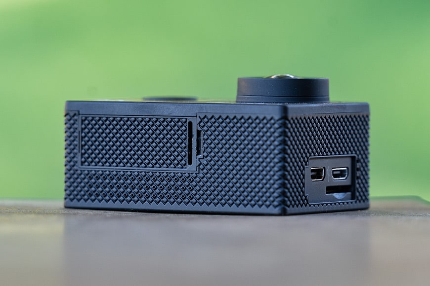 Akaso EK7000 battery compartment