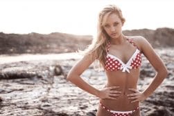 bikini-pose