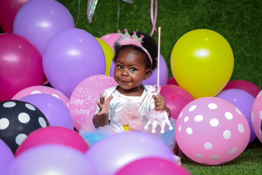 girl and balloons 