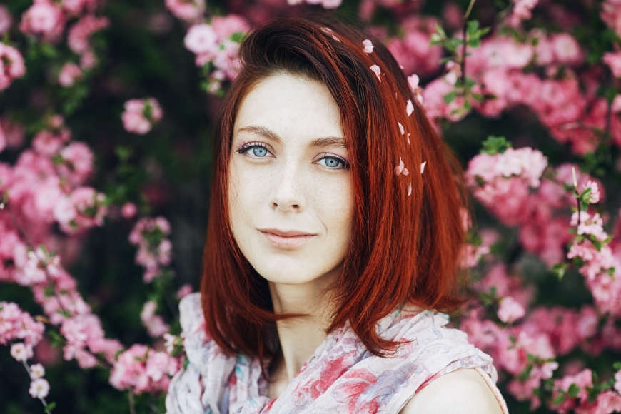 shallow depth of field portrait of a lady